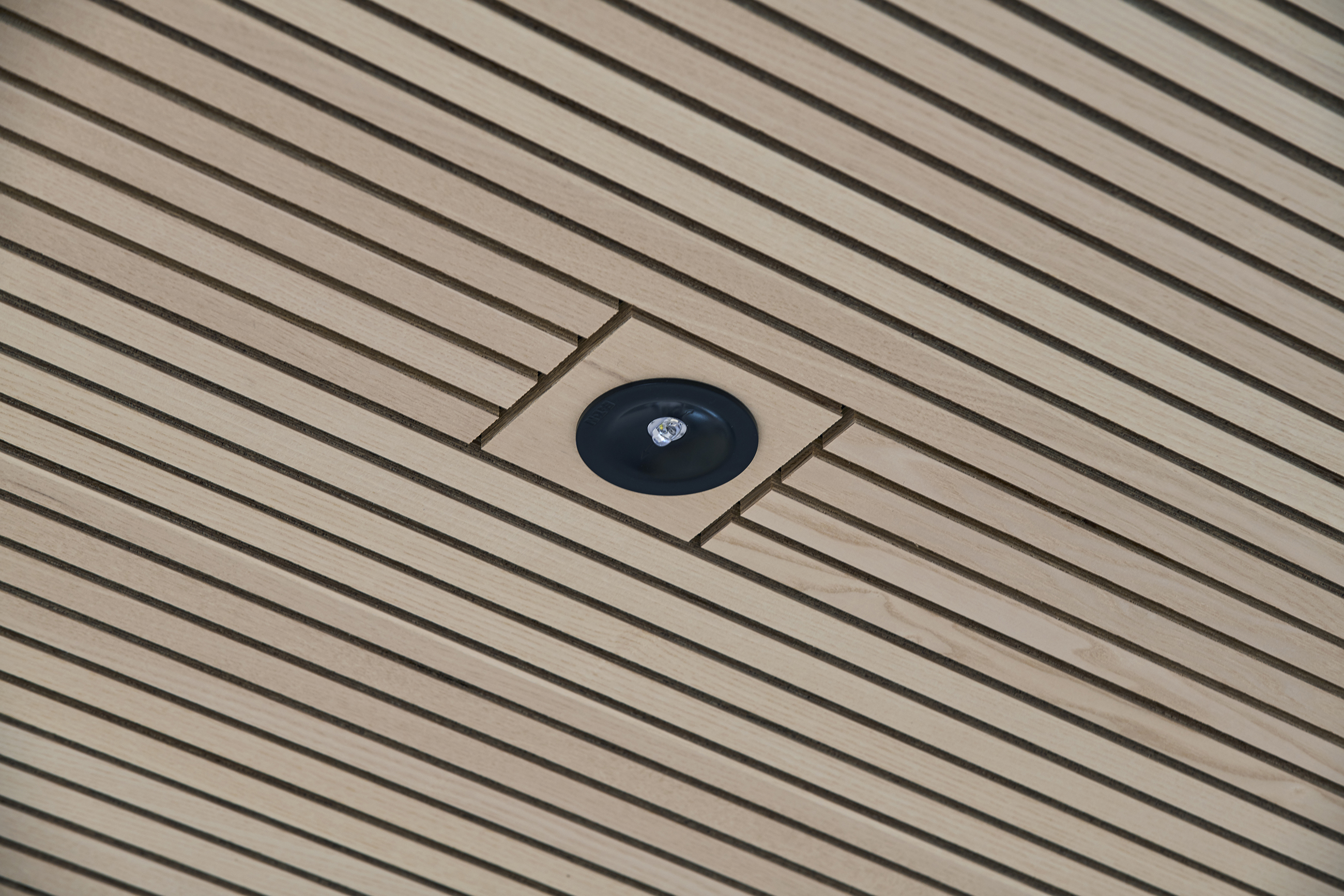 Stripe paneler på loft